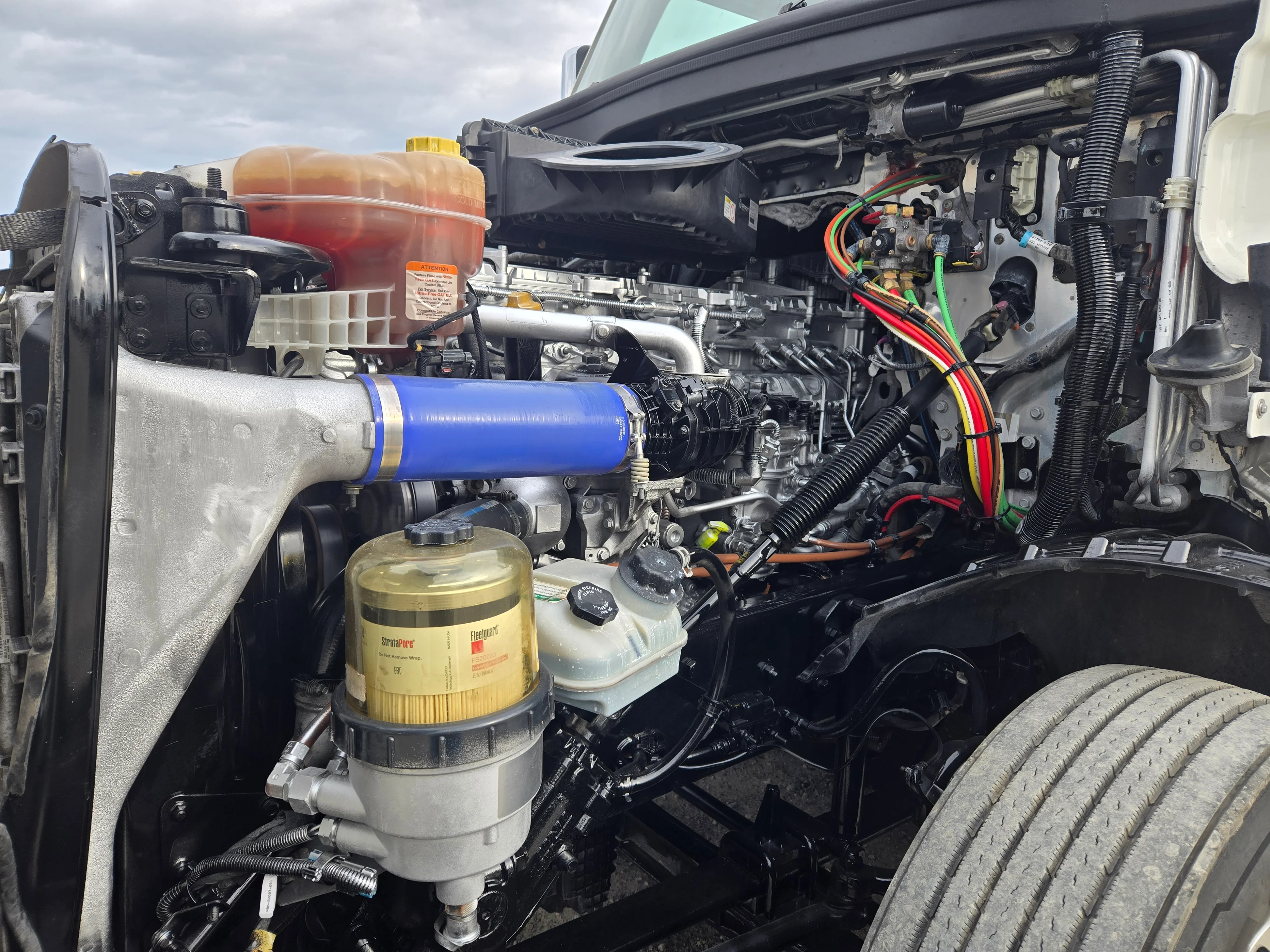 2022 Freightliner Cascadia in Fresno, CA — photo 13