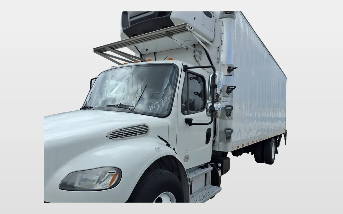 2018 Freightliner M2 106 - image 1