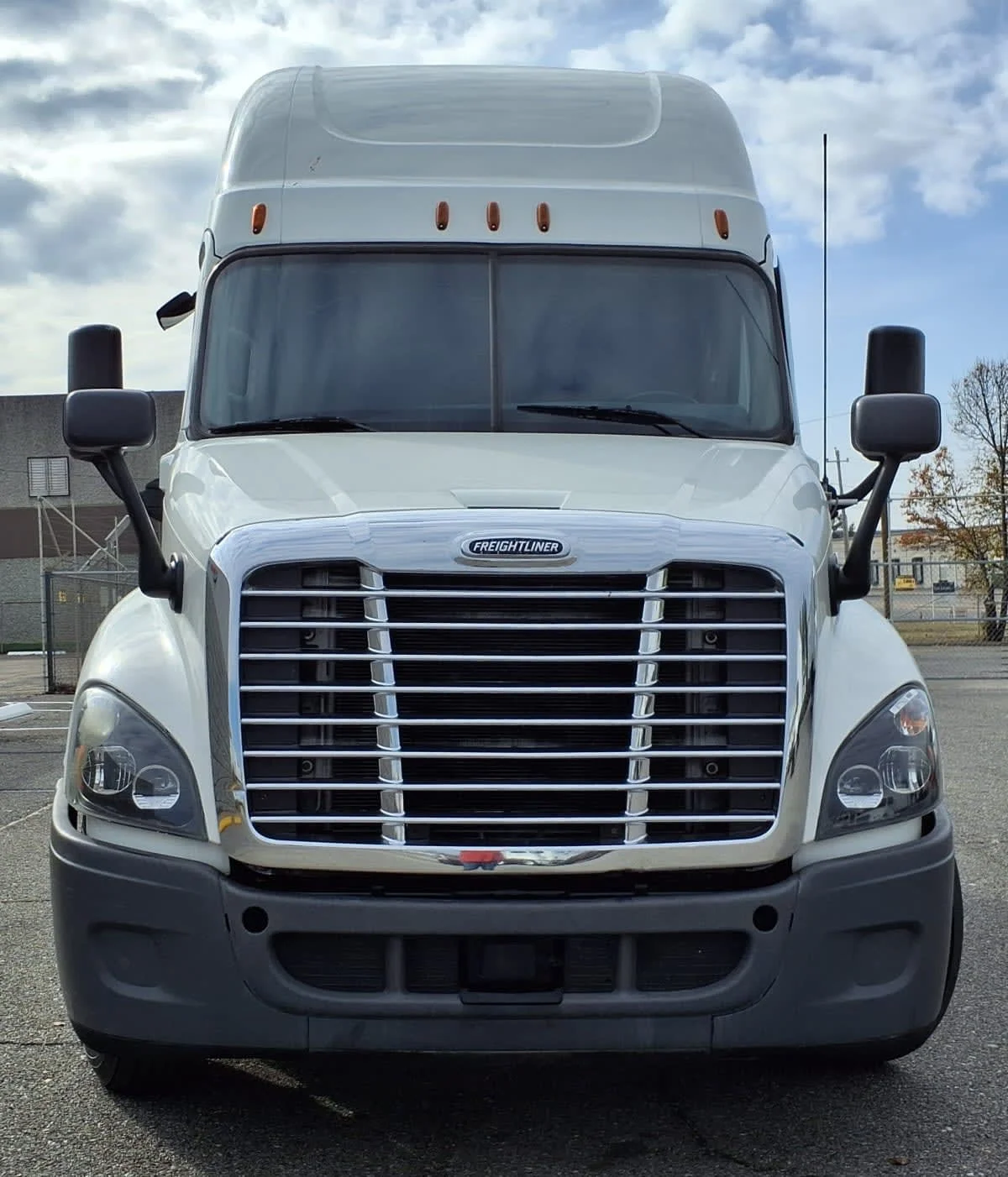 2020 Freightliner Cascadia in Memphis, TN — photo 2