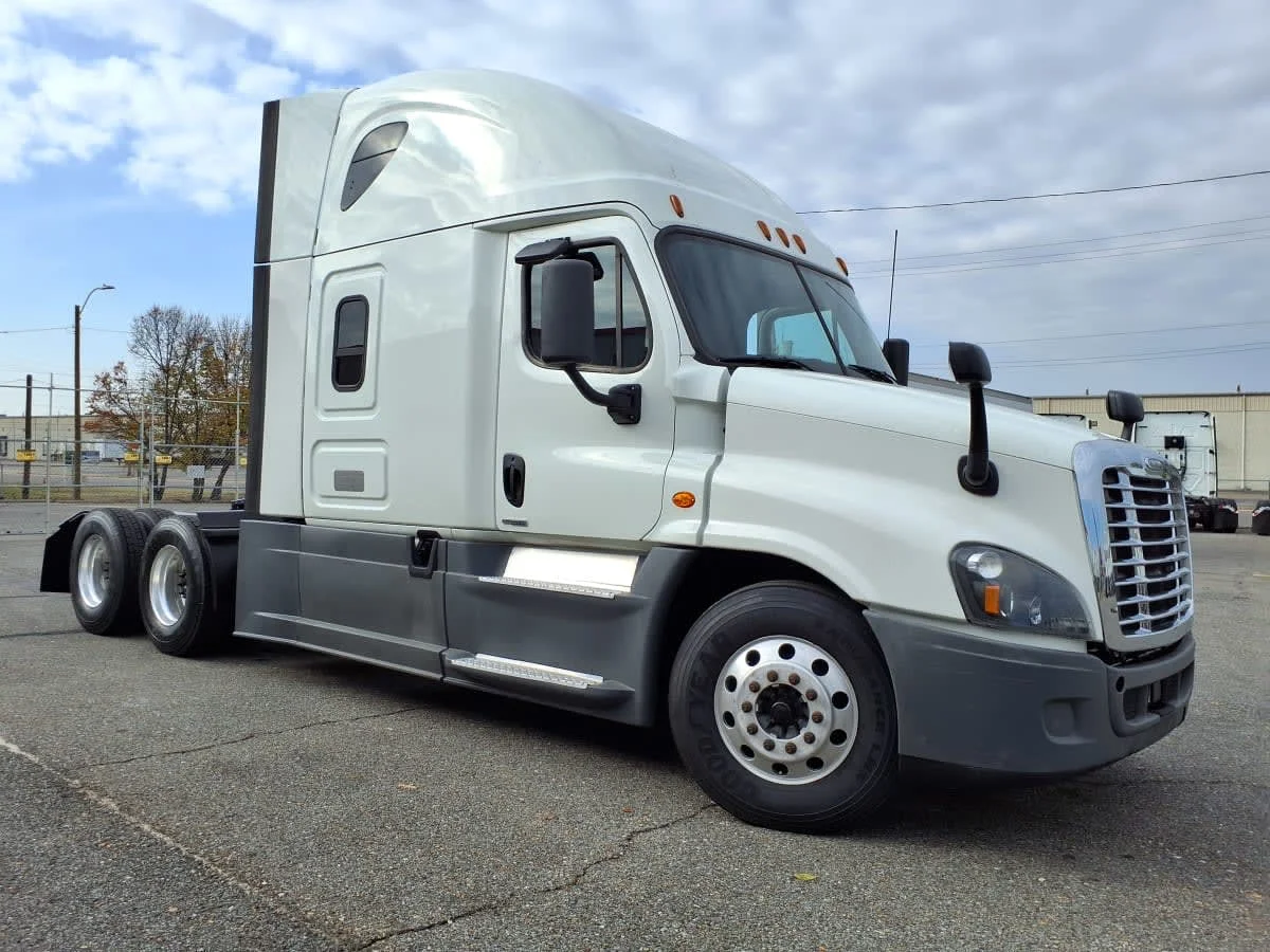 2020 Freightliner Cascadia in Memphis, TN — photo 3