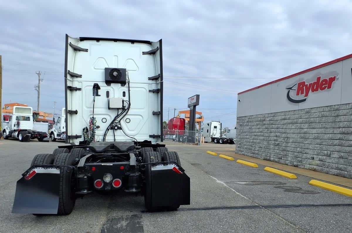 2020 Freightliner Cascadia in Memphis, TN — photo 5