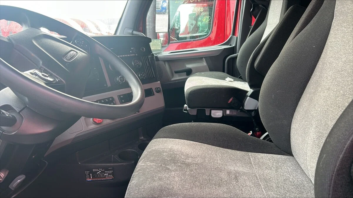 2022 Freightliner Cascadia - image 5