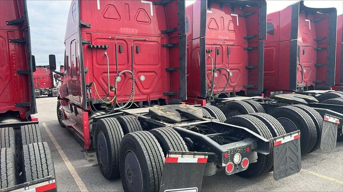 2022 Freightliner Cascadia - image 4