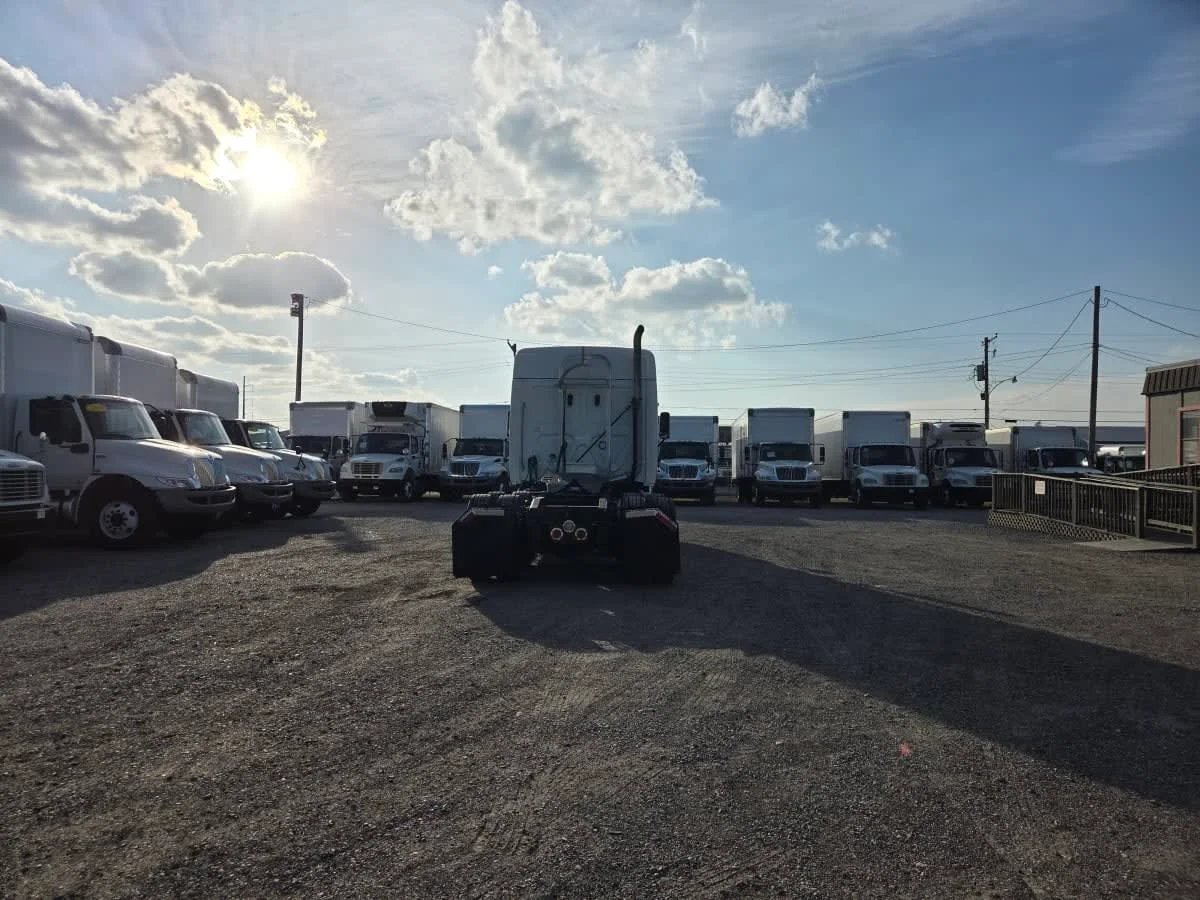 2020 Freightliner Cascadia - image 5