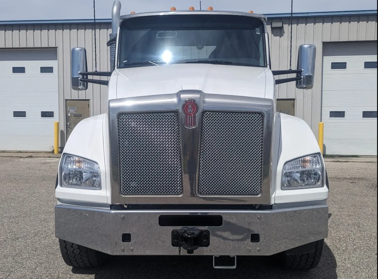 2025 Kenworth T880 - image 2