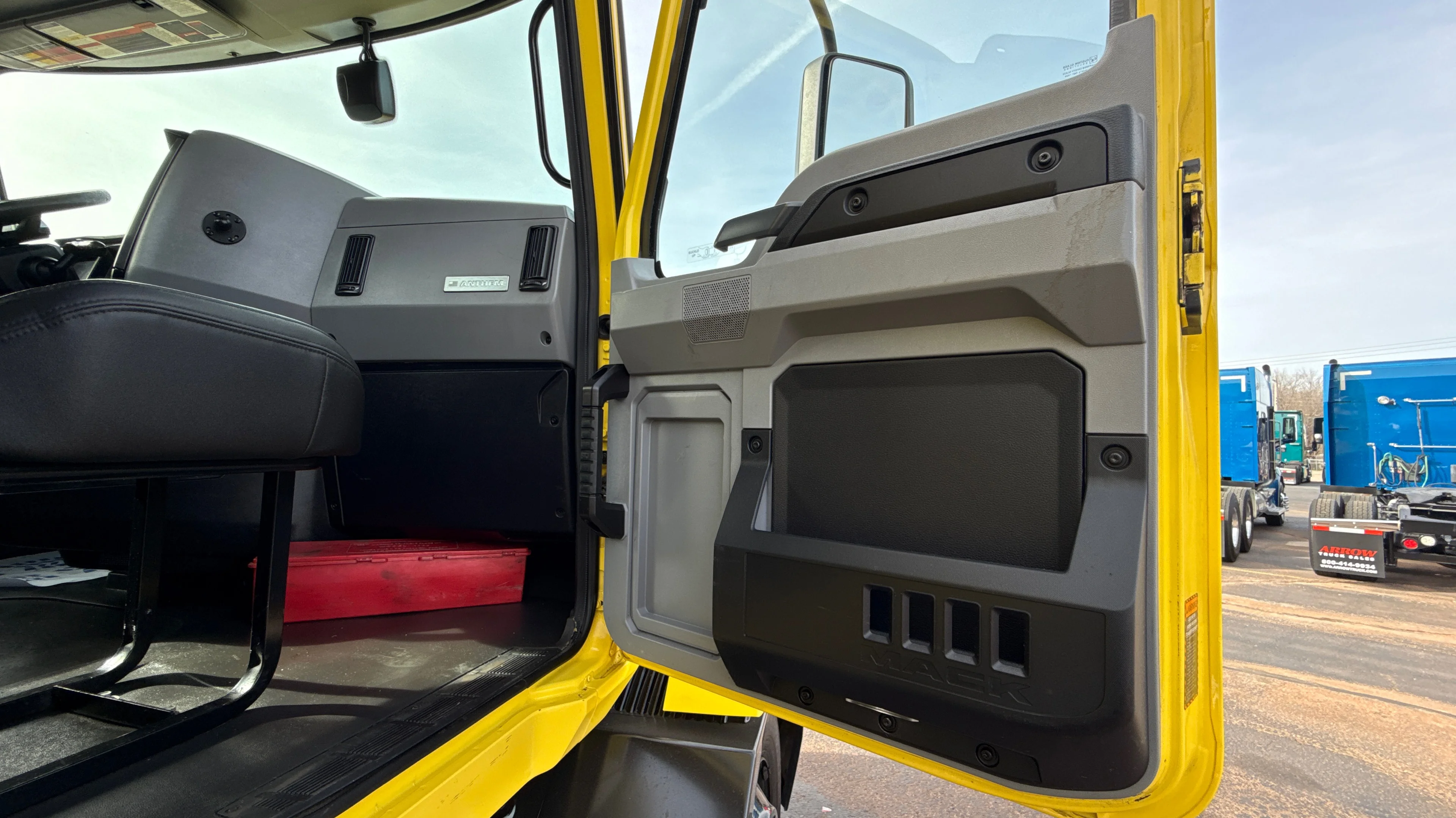 2023 Mack Anthem in Fontana, CA — photo 34