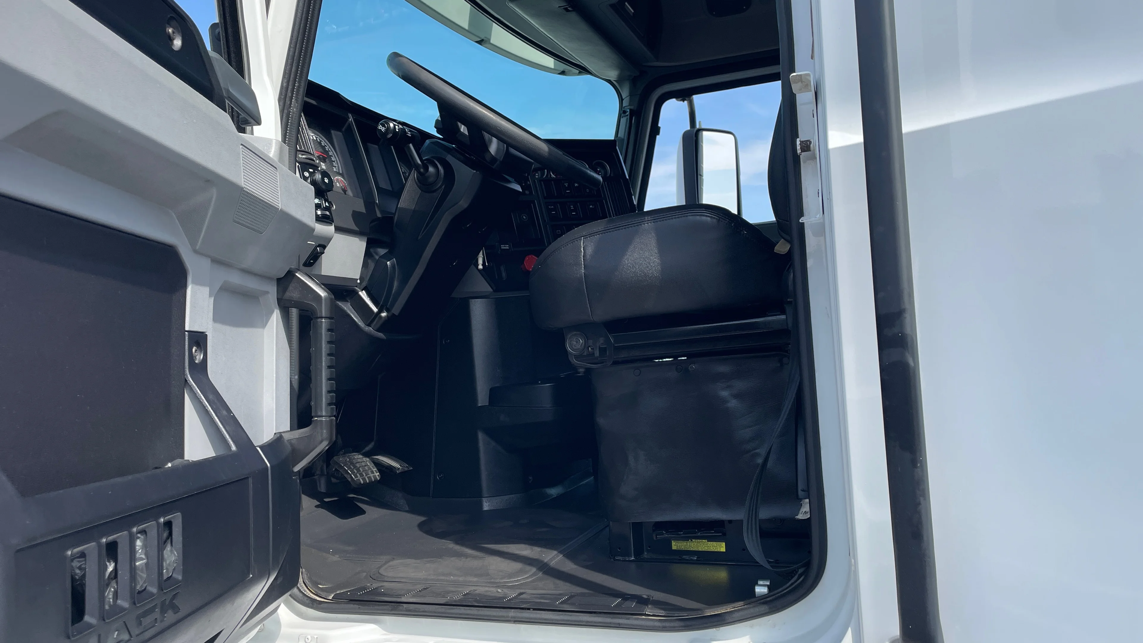 2023 Mack Anthem in Fontana, CA — photo 42