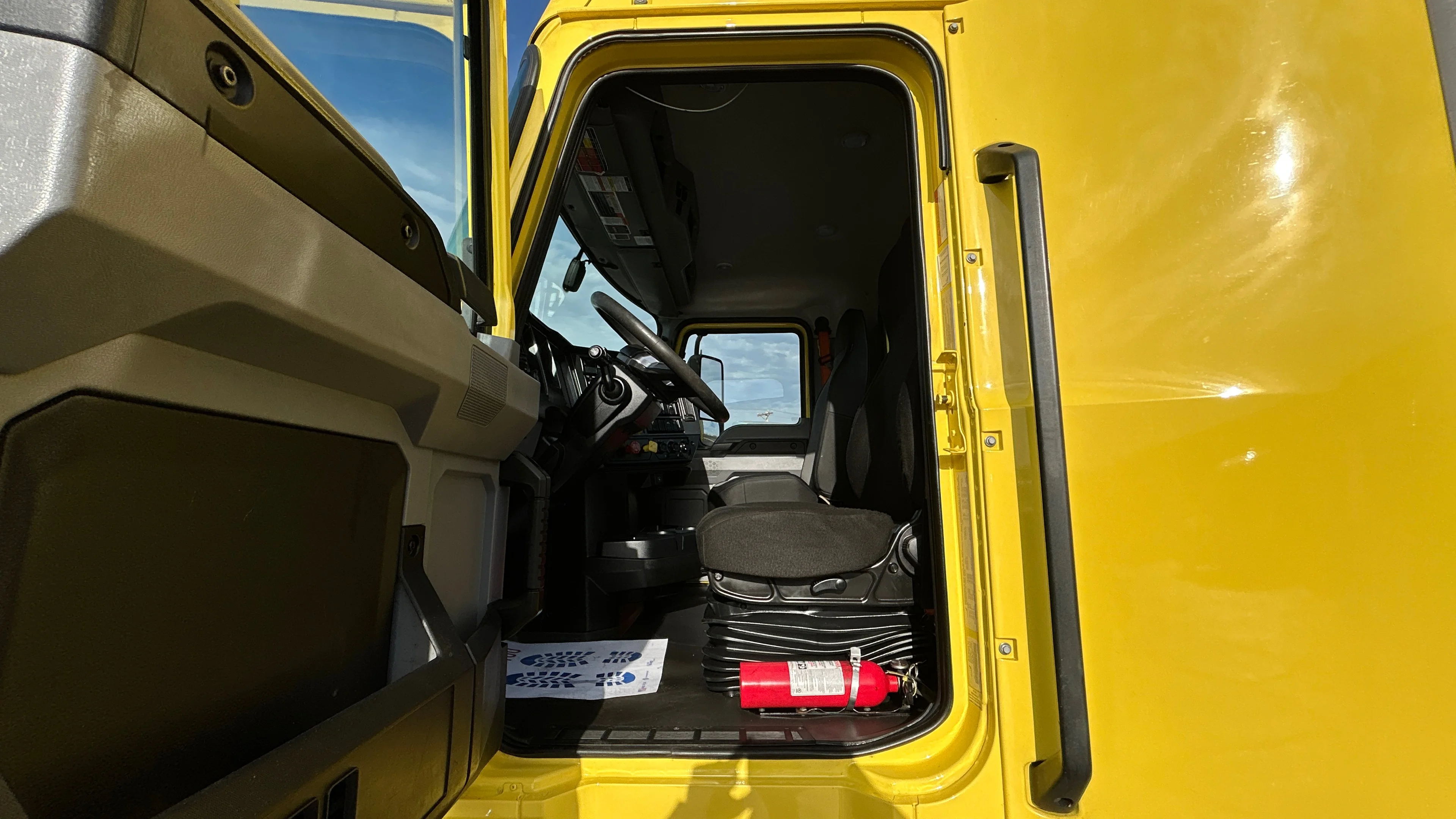 2023 Mack Anthem in Fontana, CA — photo 17