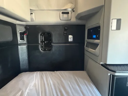 2024 Kenworth T680 in Dallas, TX — photo 5
