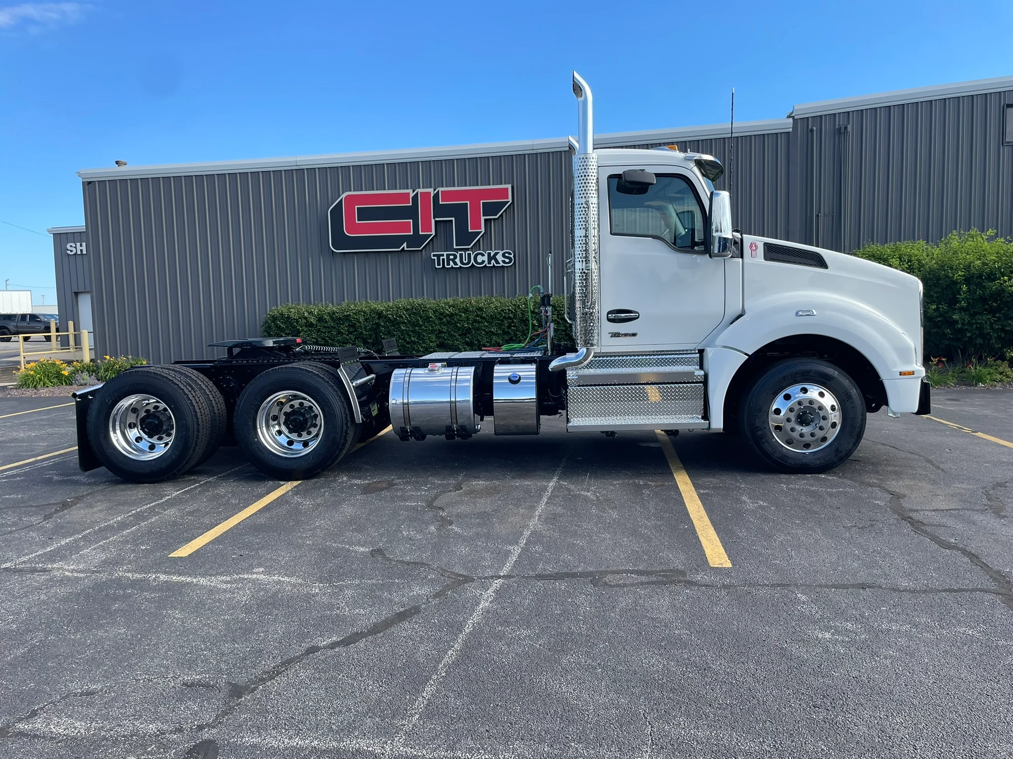 2027 Kenworth T880 in Normal, IL — photo 5