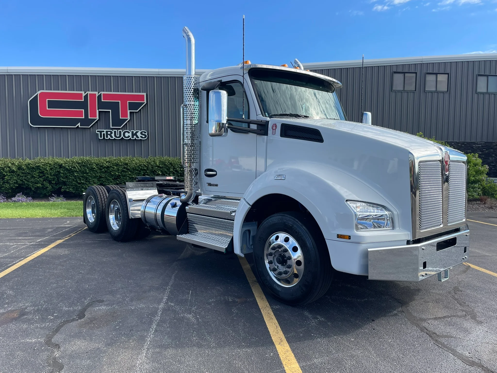 2027 Kenworth T880 in Normal, IL — photo 3