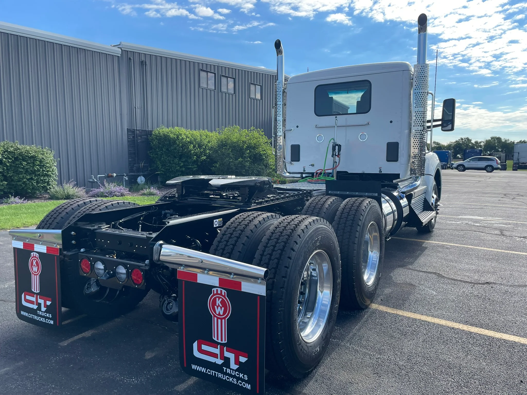 2027 Kenworth T880 in Normal, IL — photo 6