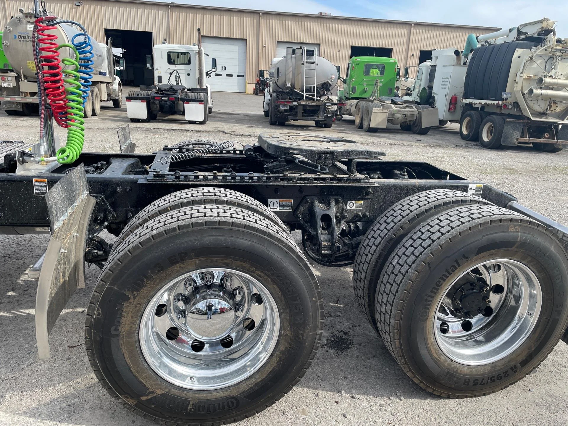 2027 Peterbilt 589 in Etna, OH — photo 8