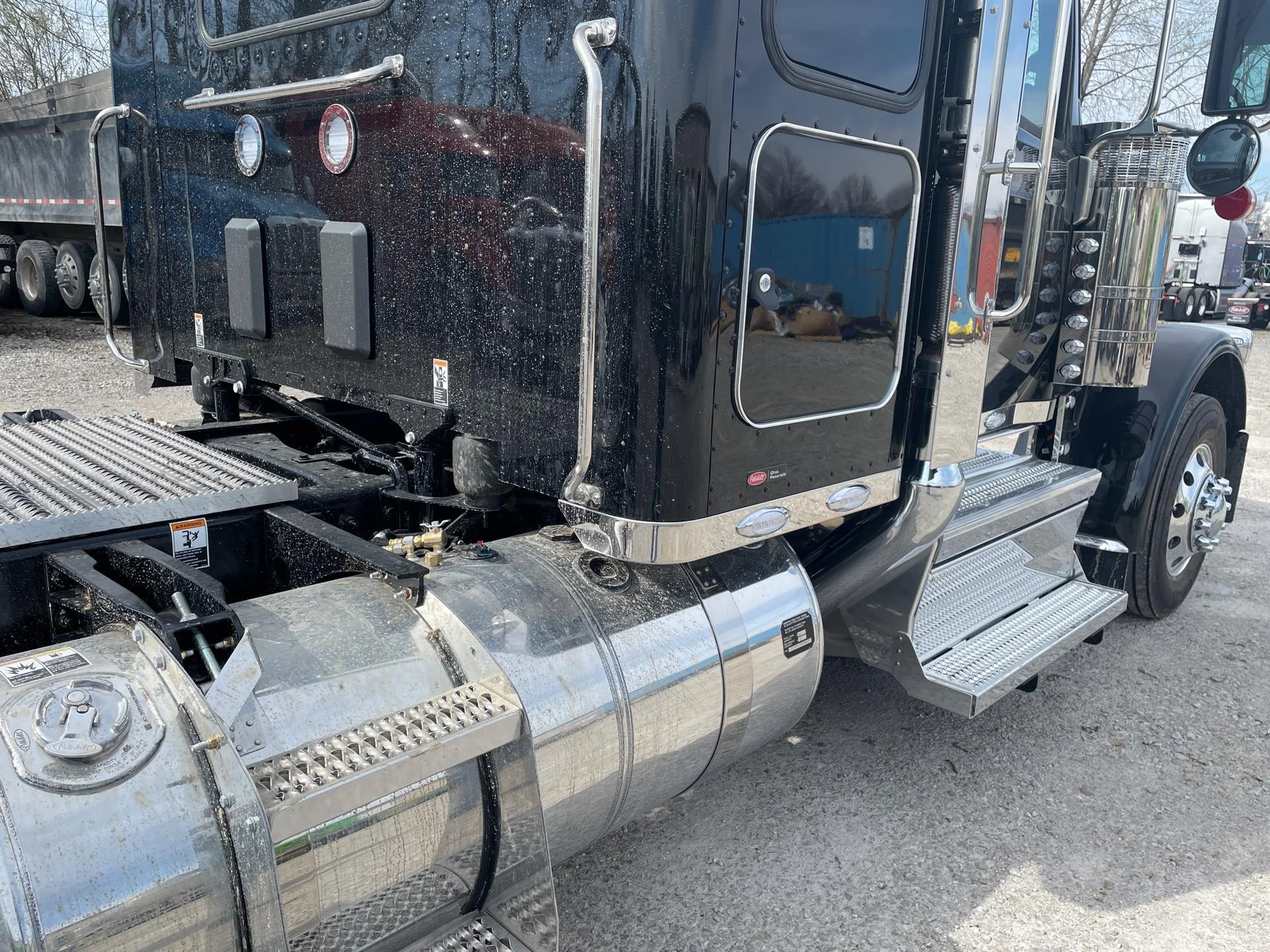 2027 Peterbilt 589 in Etna, OH — photo 3