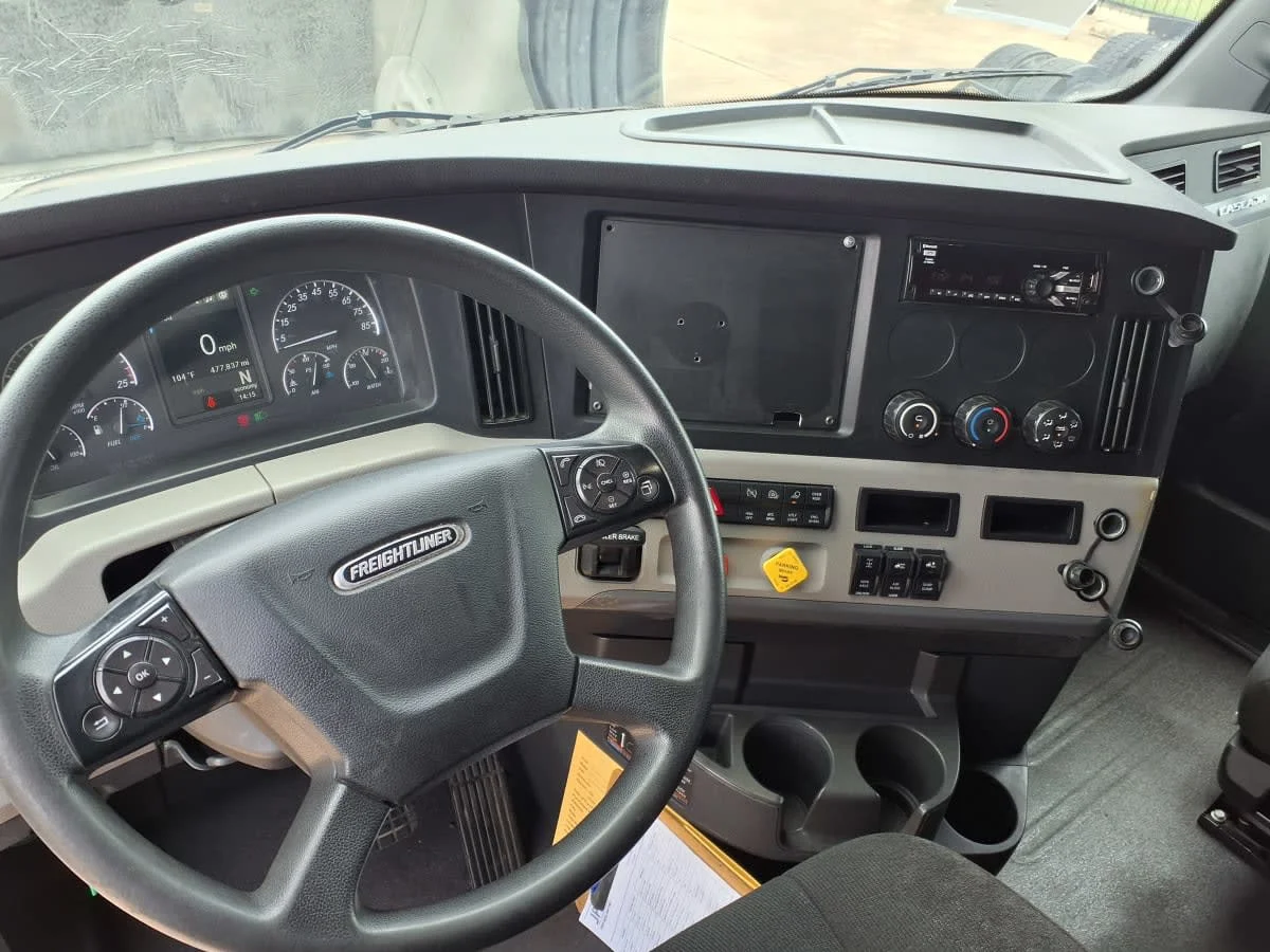 2020 Freightliner Cascadia in Dallas, TX — photo 7