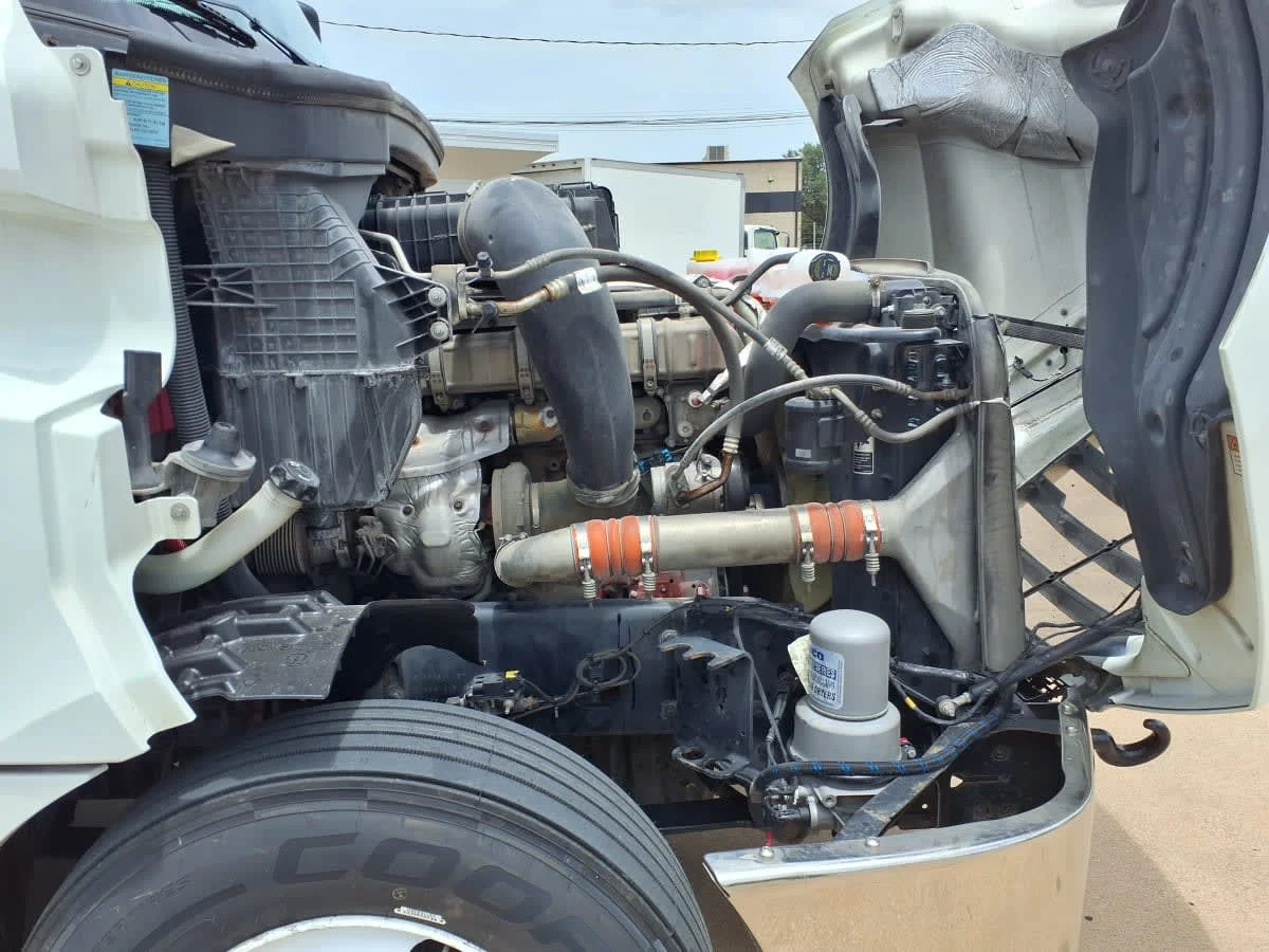2020 Freightliner Cascadia in Dallas, TX — photo 10