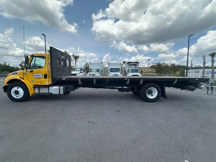 2019 Freightliner M2 106 - image 4