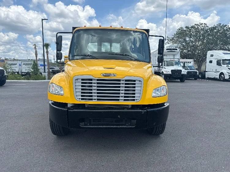 2019 Freightliner M2 106 - image 2