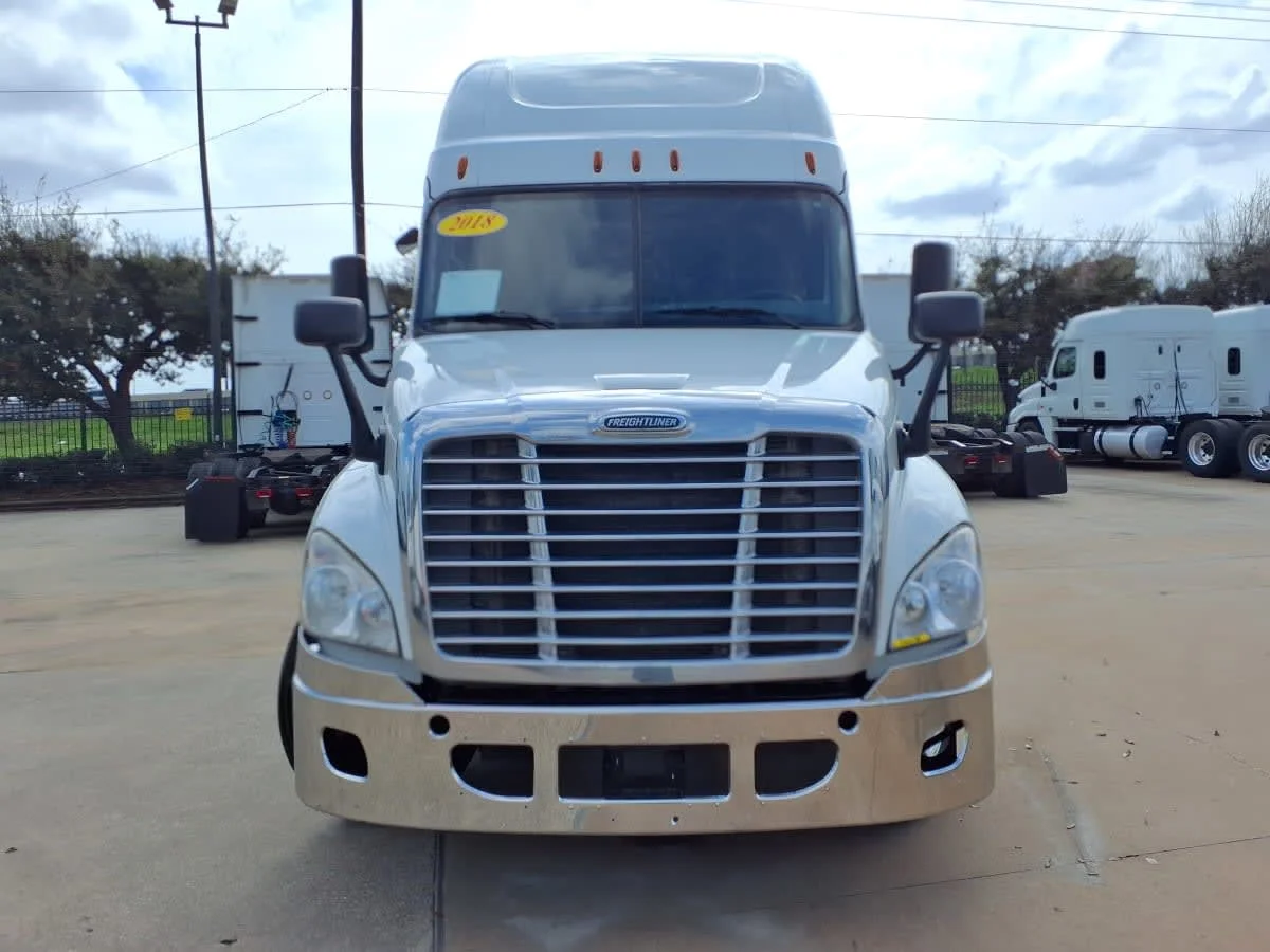 2018 Freightliner Cascadia - image 2