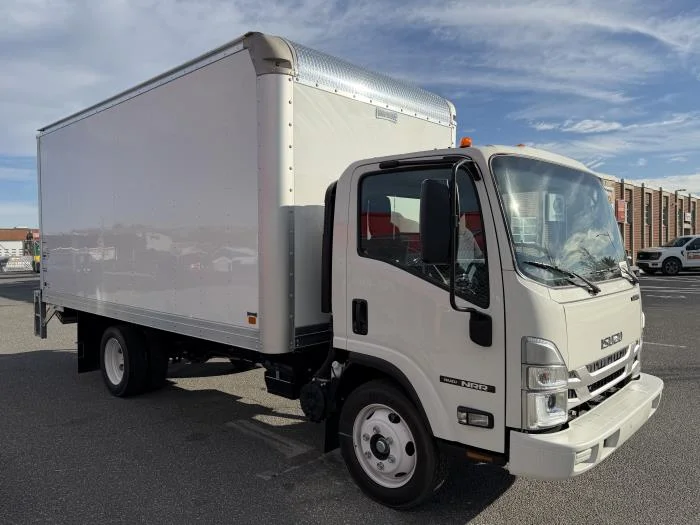 2025 Isuzu NRR - image 10