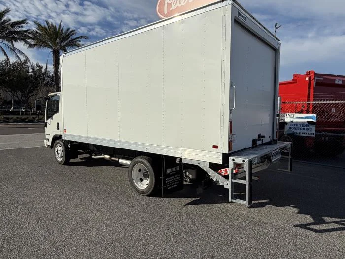 2025 Isuzu NRR - image 4