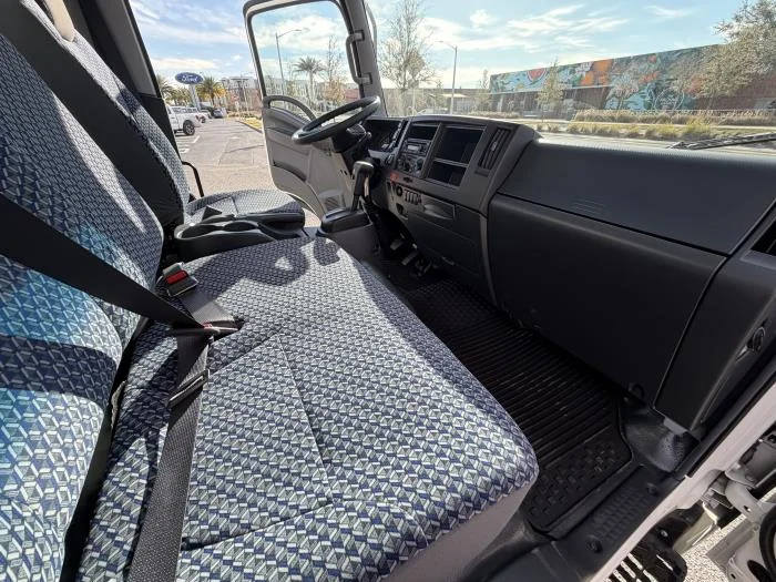 2025 Isuzu NRR - image 17