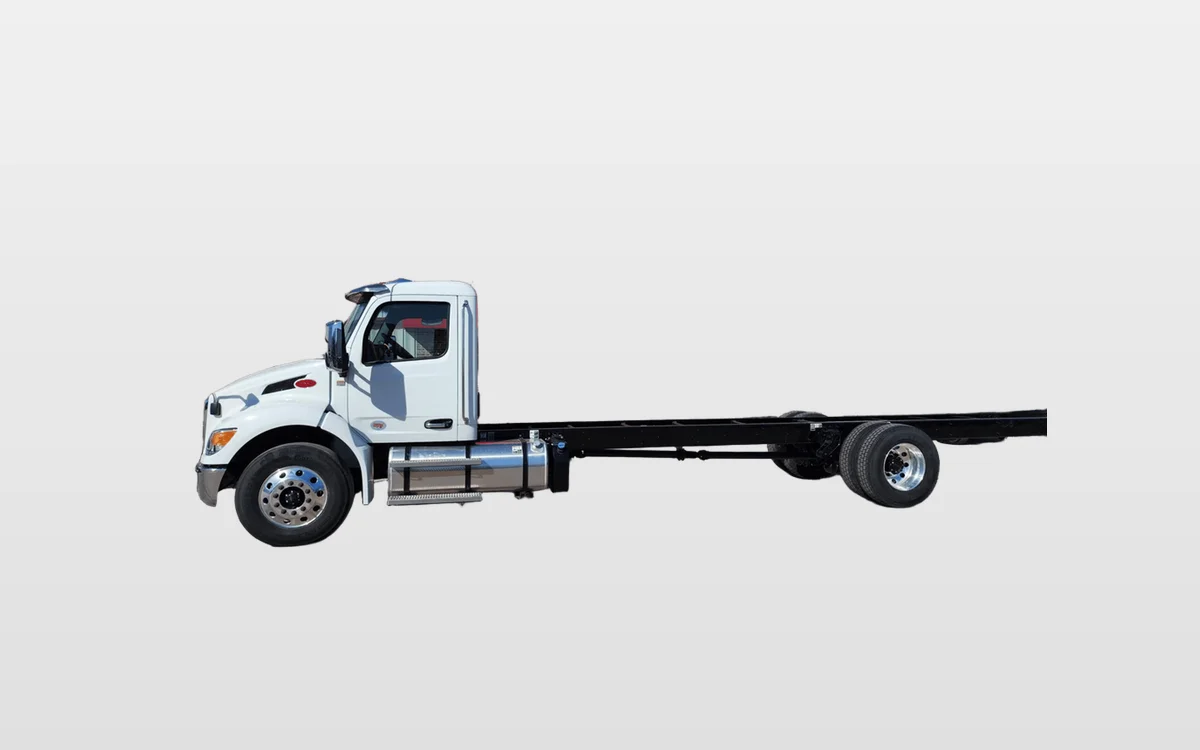 2025 PETERBILT 536 - image 1