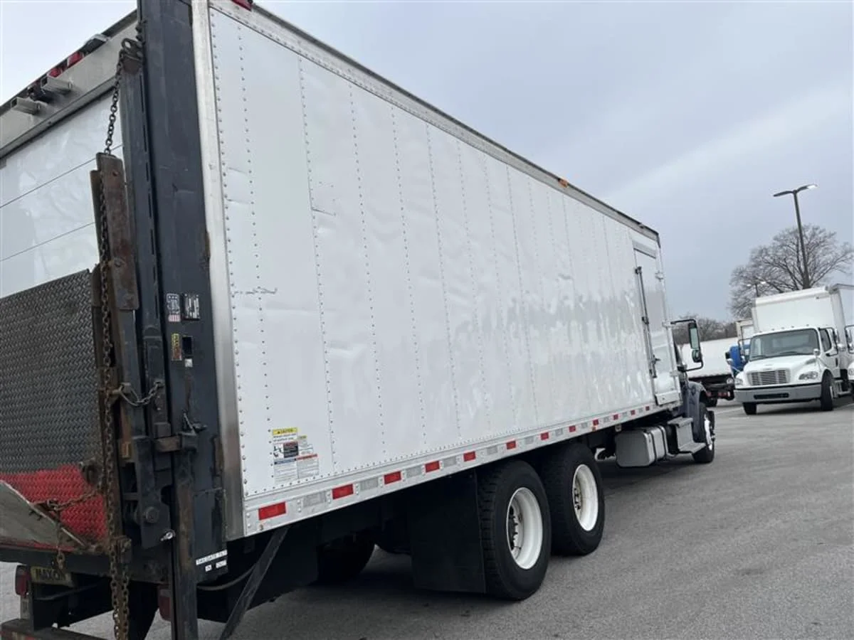2019 Freightliner M2 106 in Beltsville, MD — photo 4