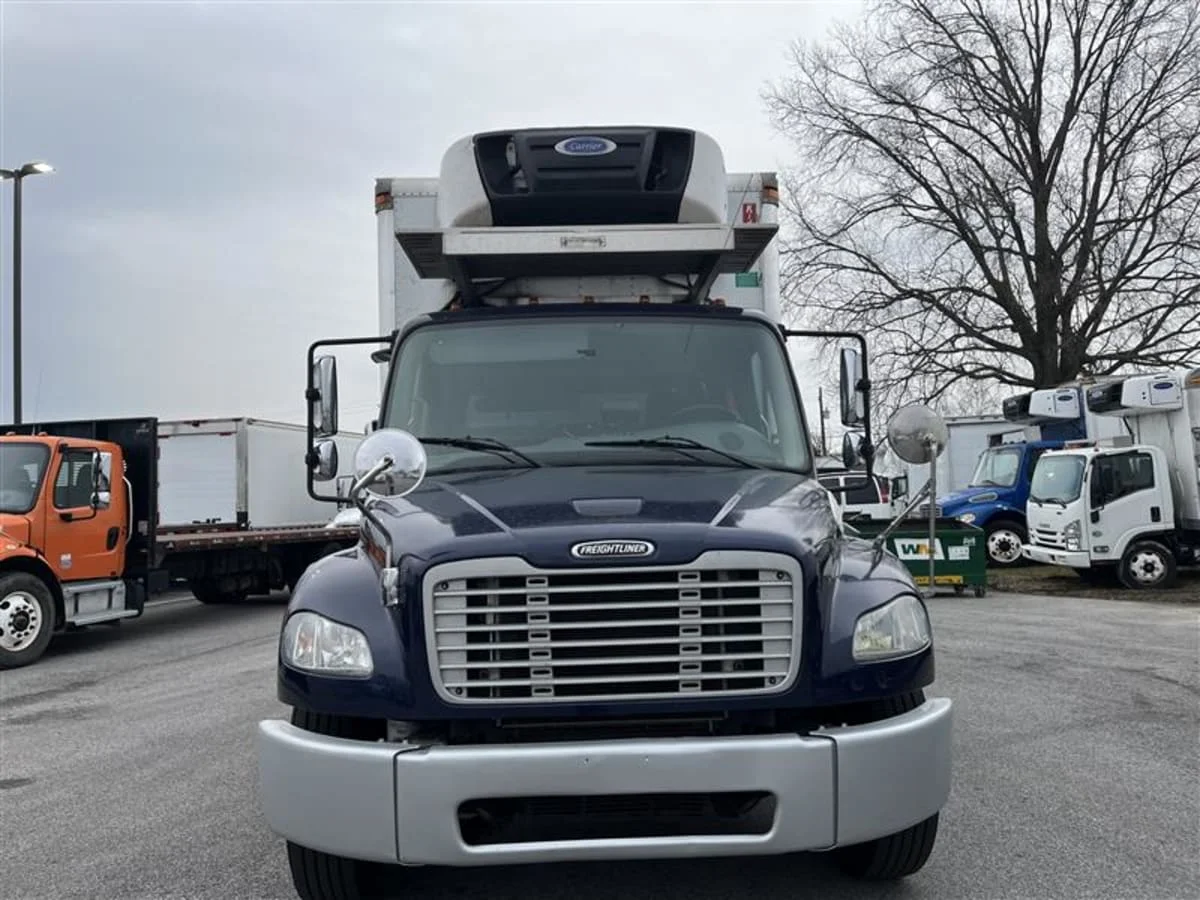 2019 Freightliner M2 106 - image 2