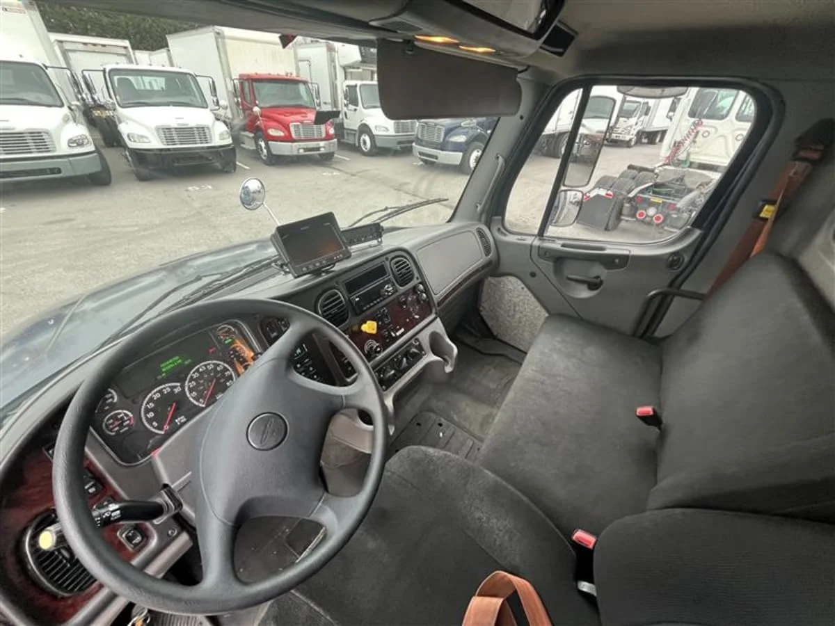 2019 Freightliner M2 106 - image 8