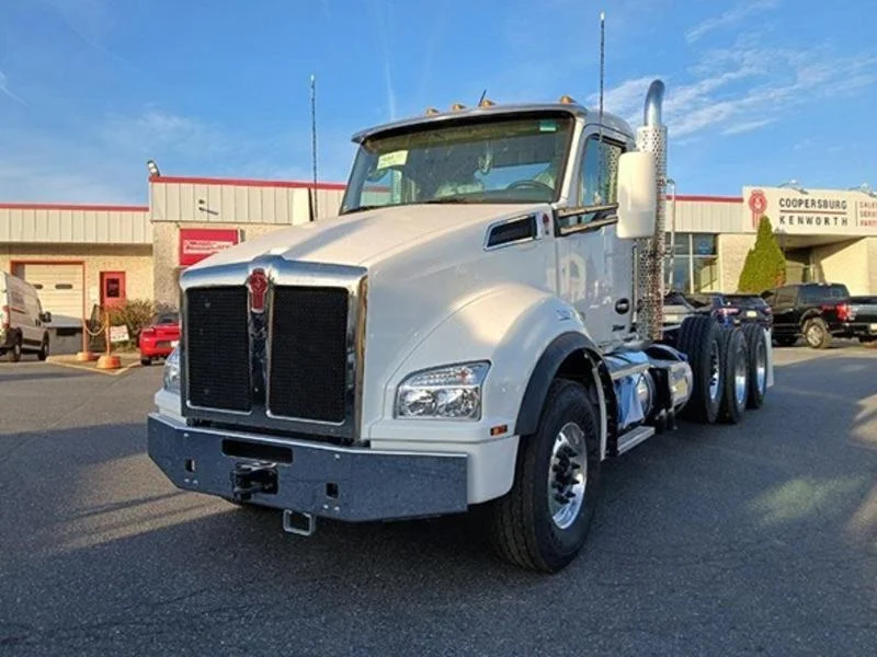 2025 Kenworth T880
