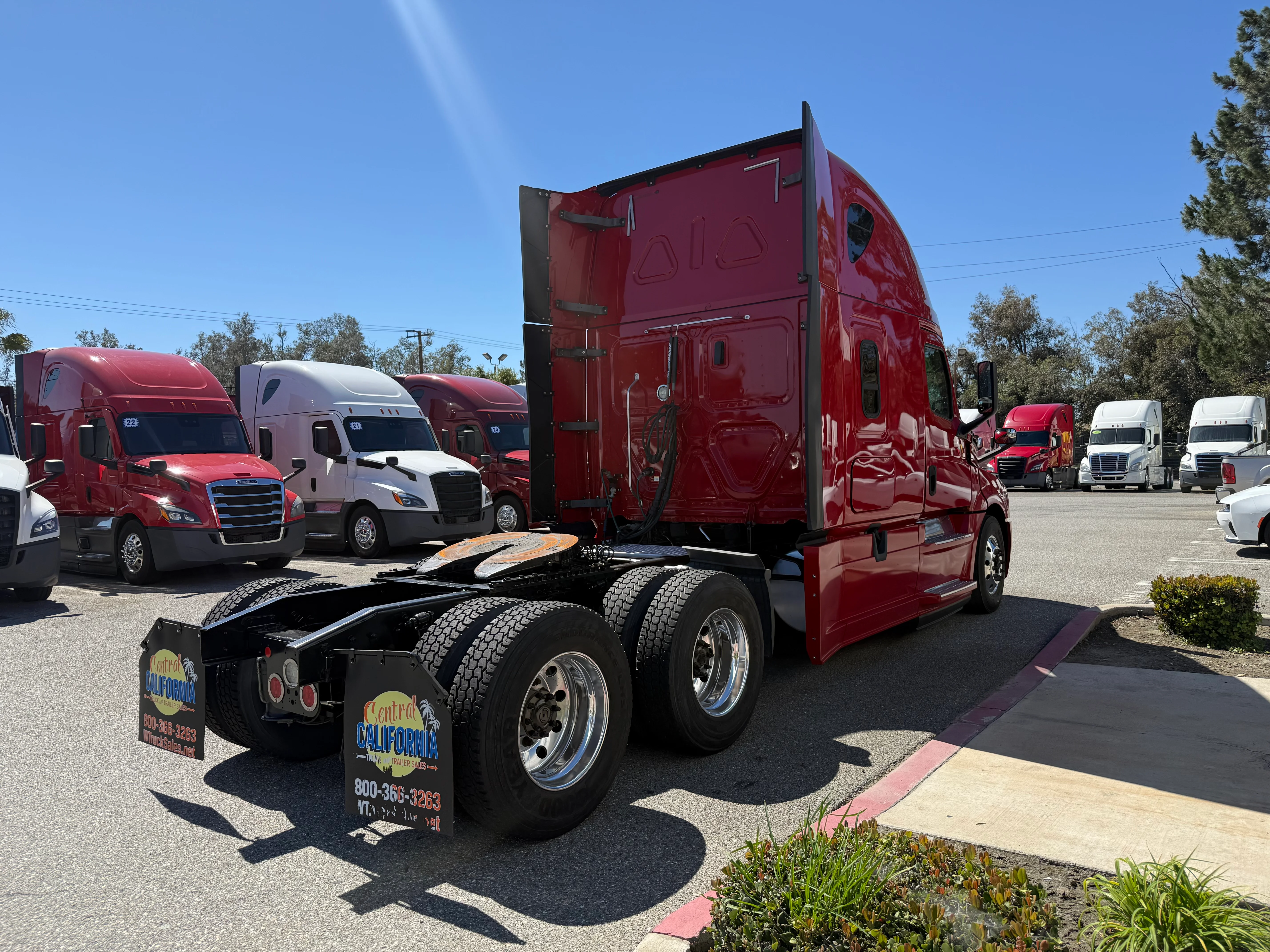 2020 Freightliner Cascadia in Las Vegas, NV — photo 6