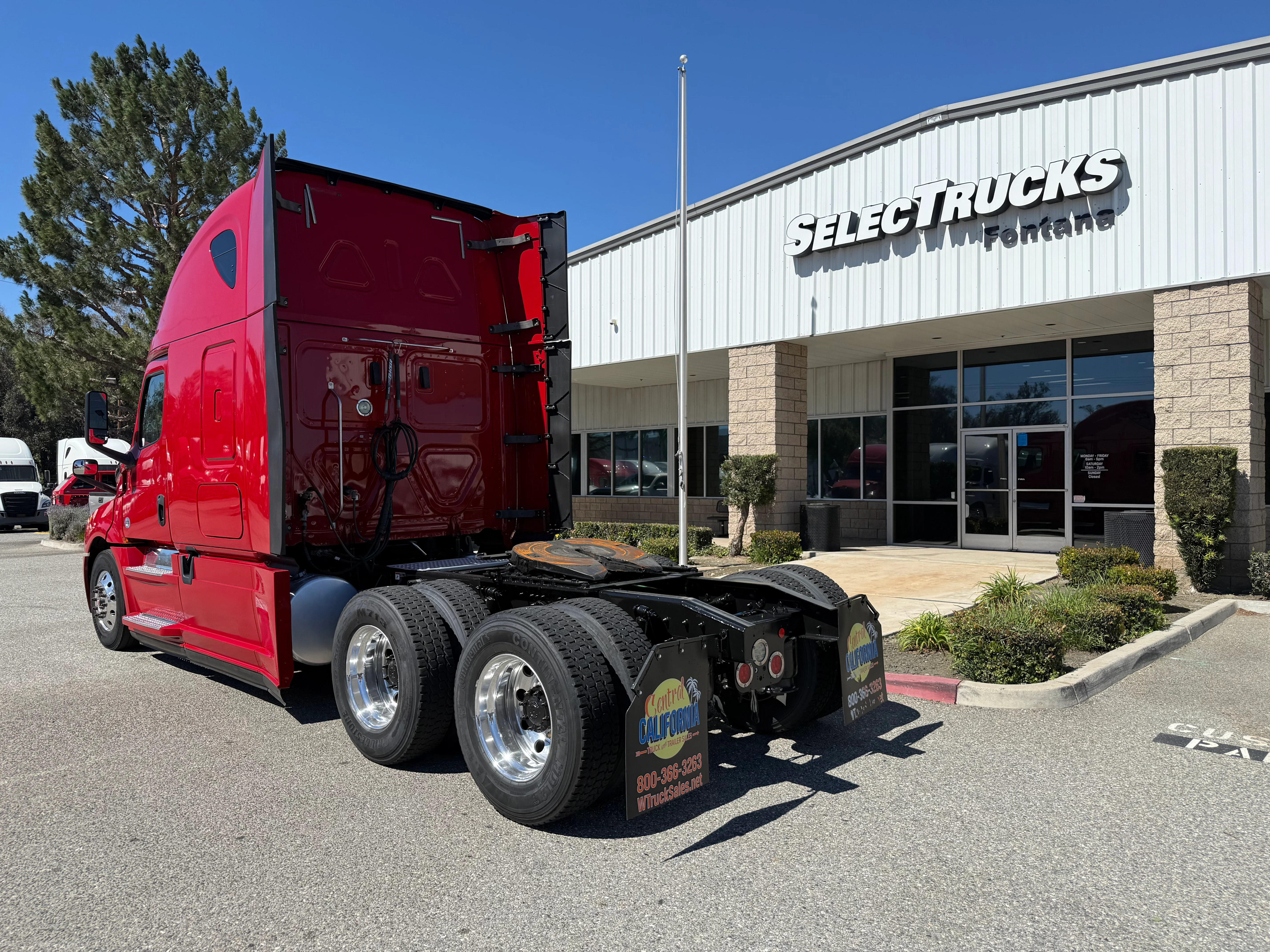 2020 Freightliner Cascadia in Las Vegas, NV — photo 4