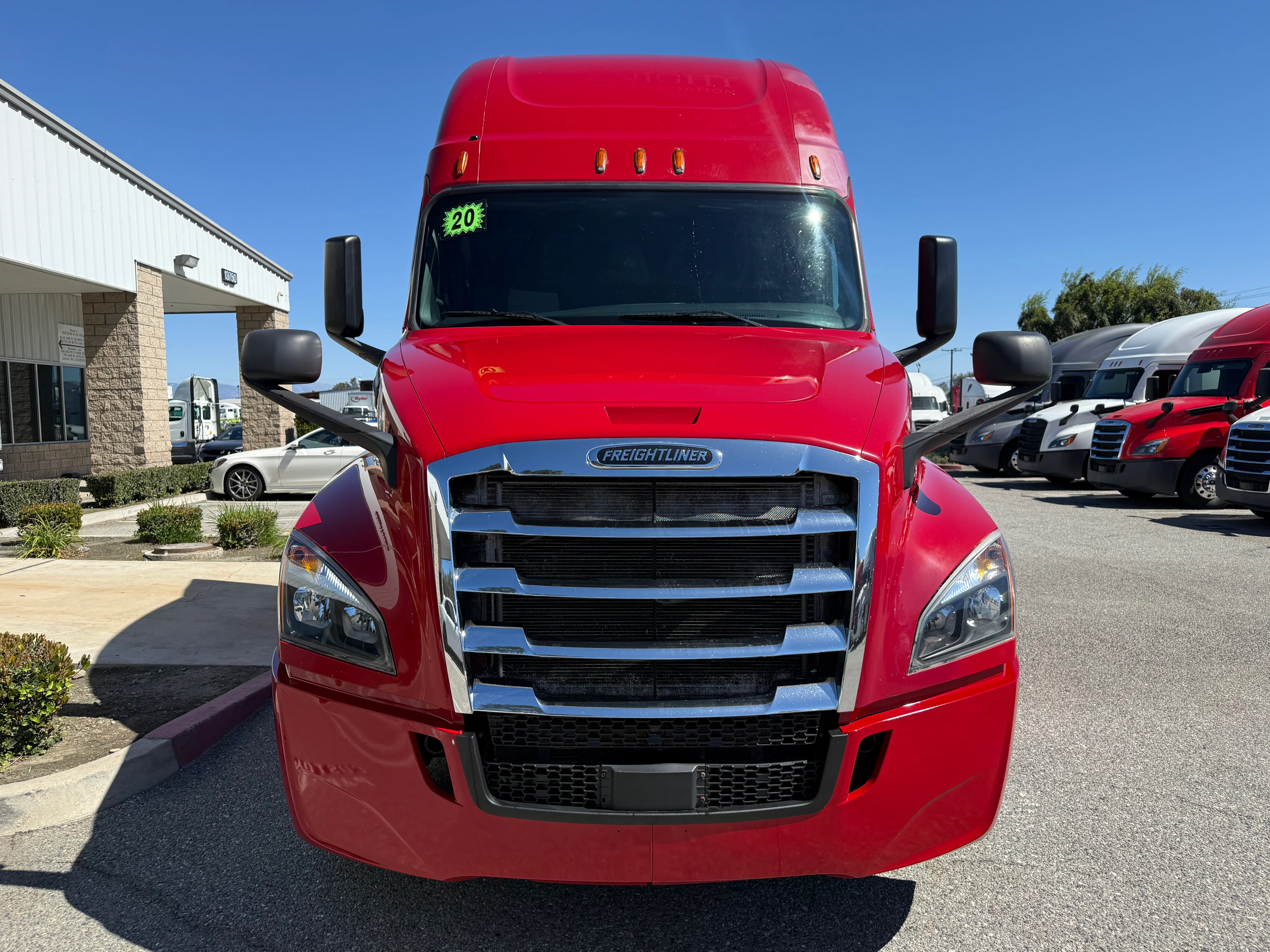 2020 Freightliner Cascadia in Las Vegas, NV — photo 2