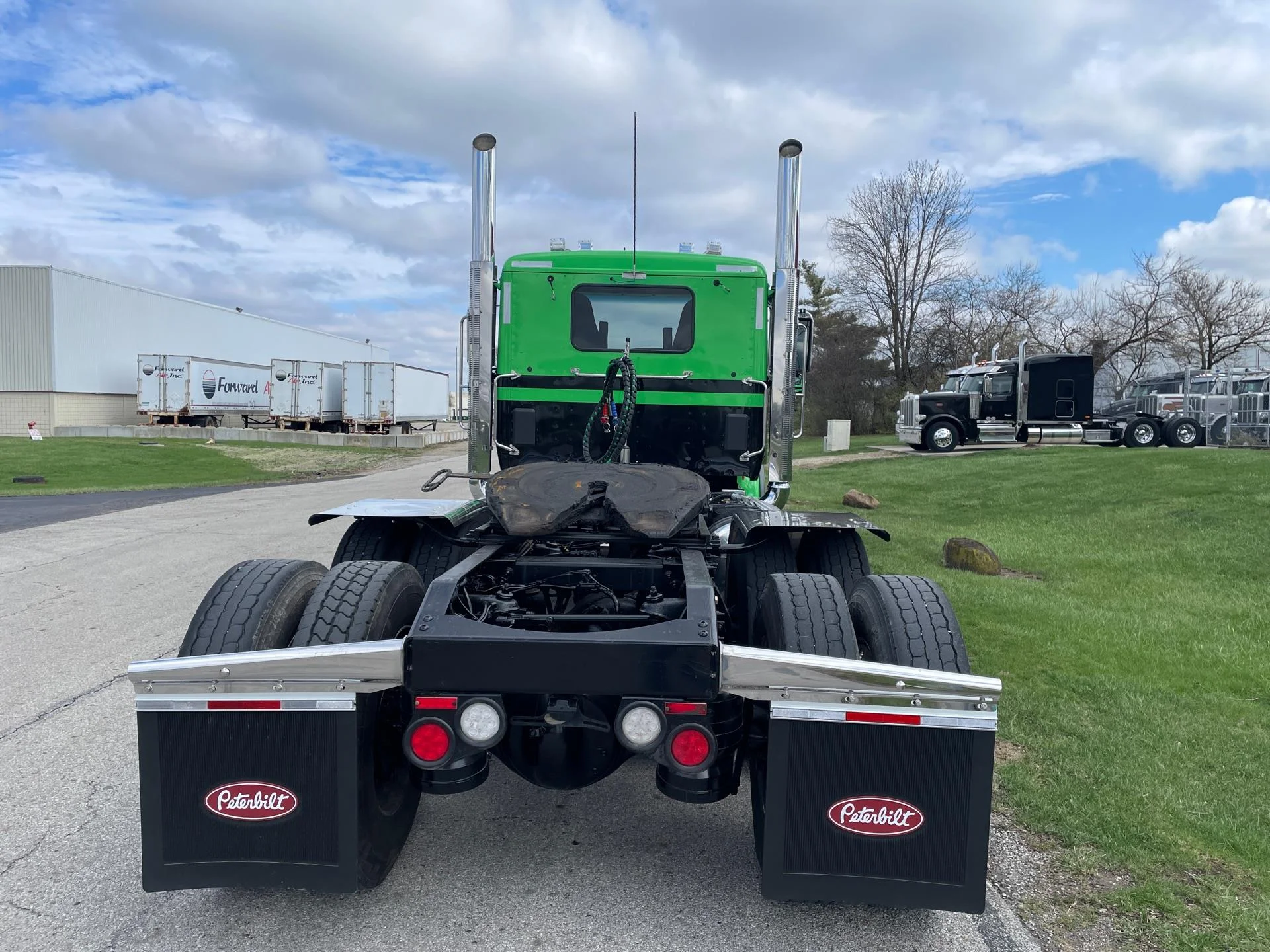 2025 Peterbilt 589 in Columbus, OH — photo 4