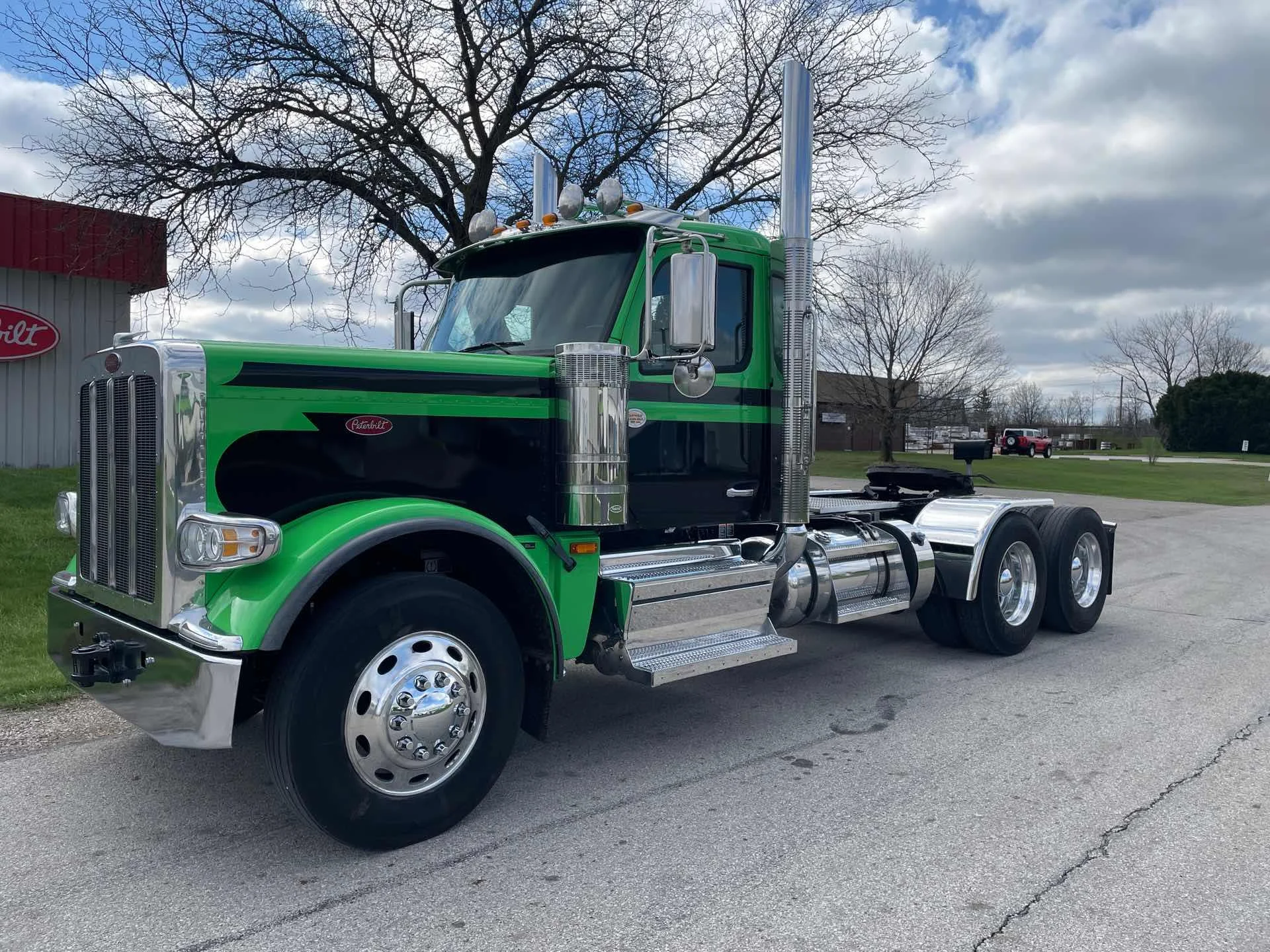 2025 Peterbilt 589 in Etna, OH