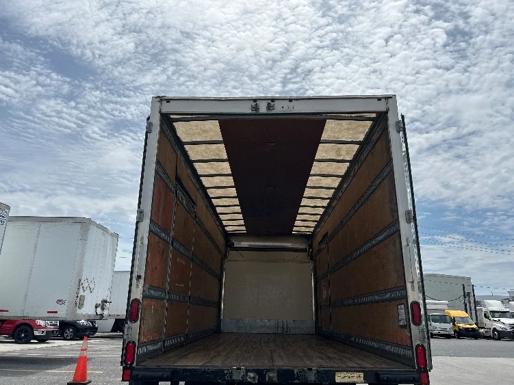 2020 Isuzu NRR in Hammond, LA — photo 8