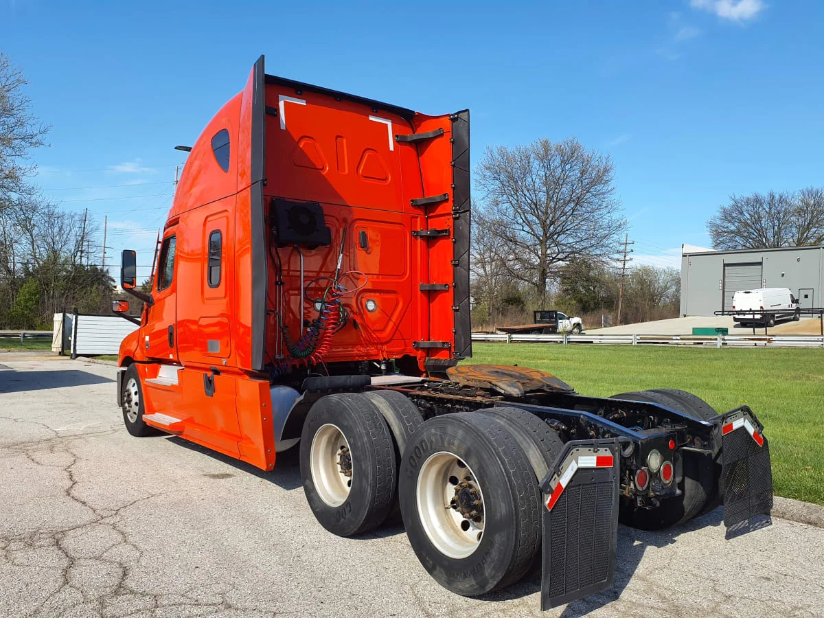 2021 Freightliner Cascadia in O'fallon, MO — photo 6