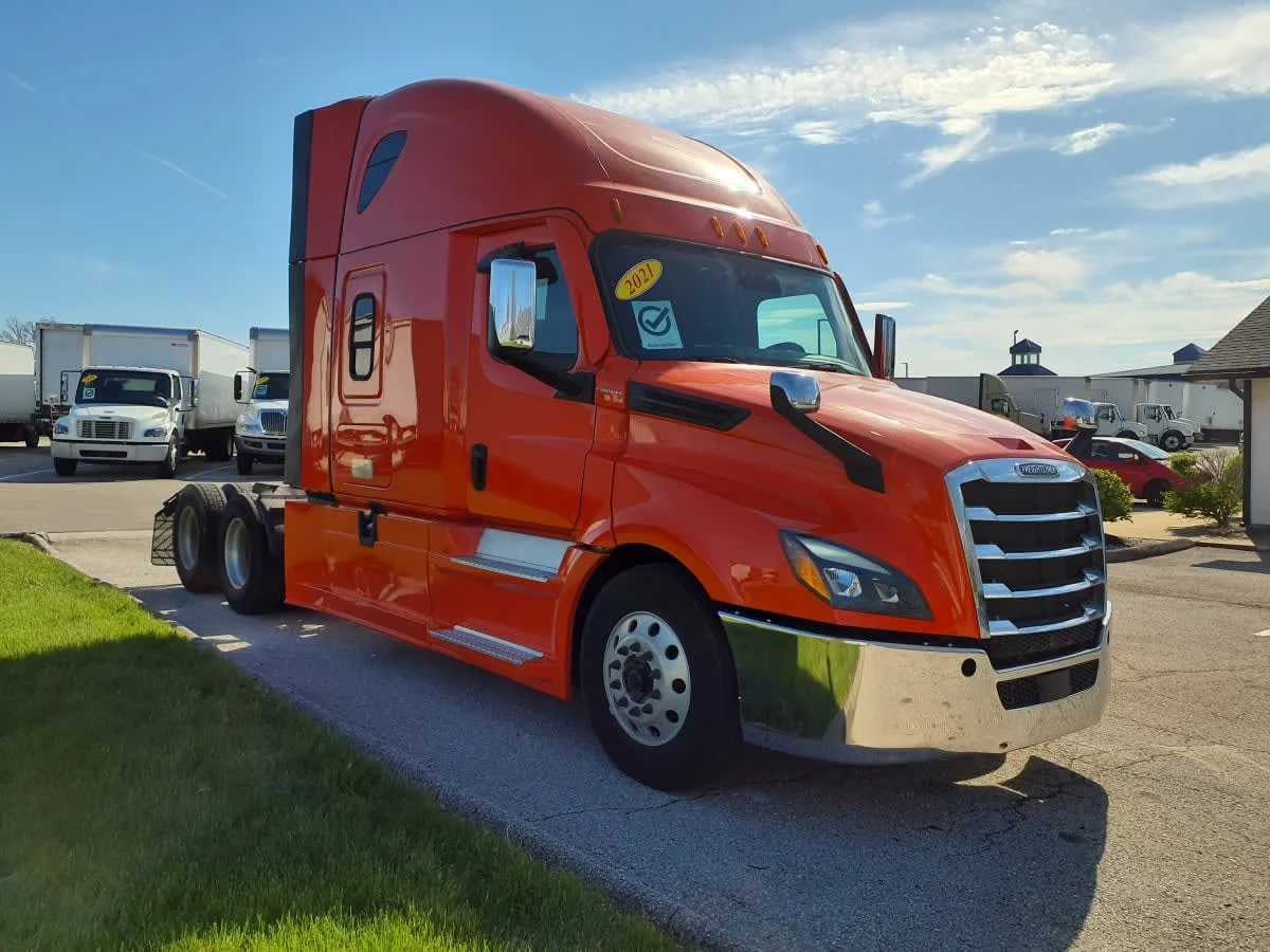 2021 Freightliner Cascadia in O'fallon, MO — photo 3