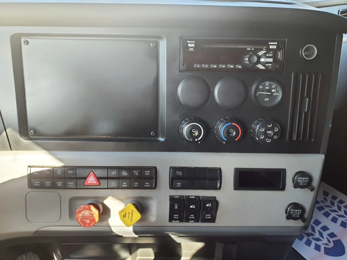 2021 Freightliner Cascadia in O'fallon, MO — photo 7