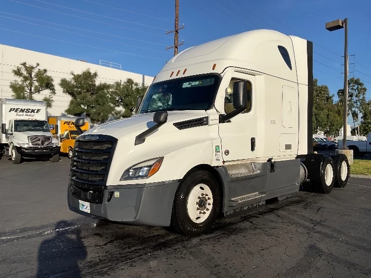 2023 Freightliner Cascadia - image 3
