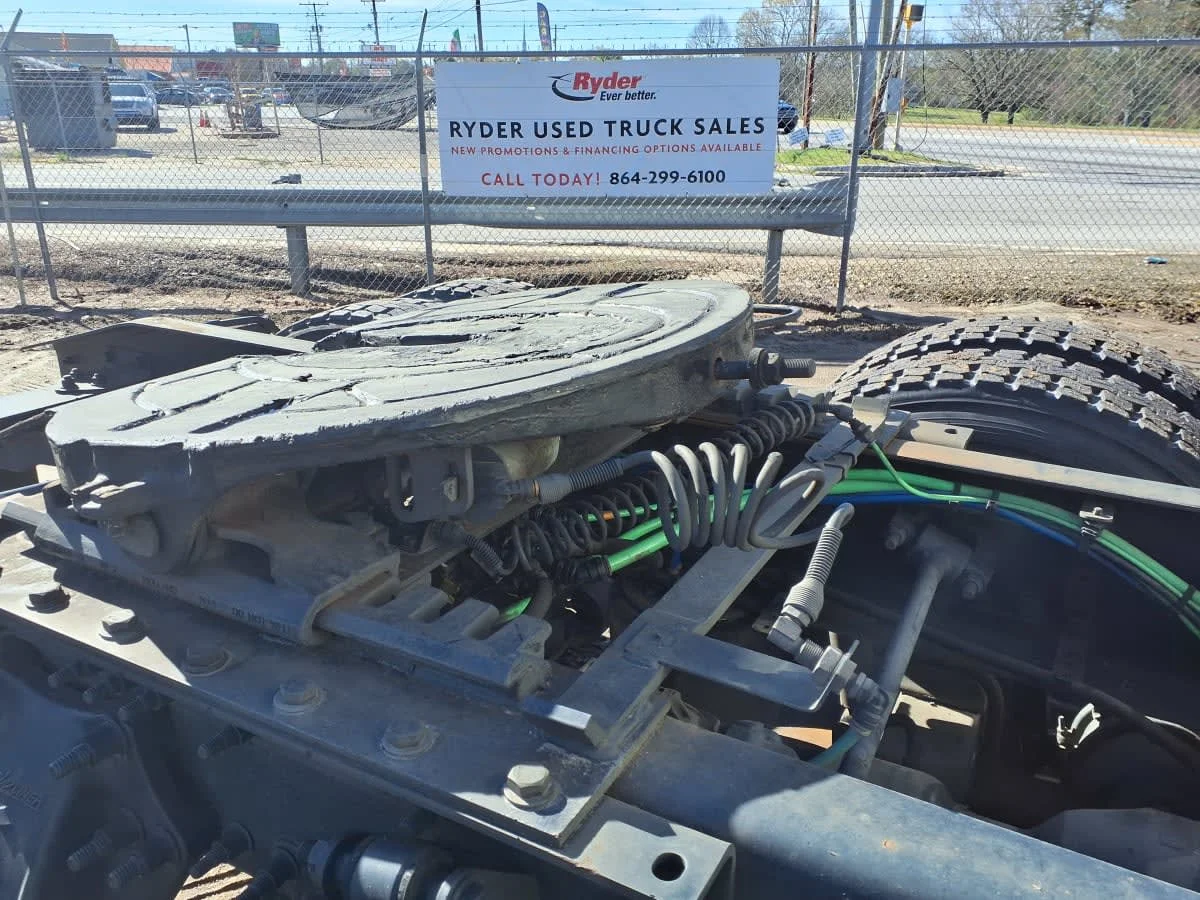 2020 Freightliner Cascadia - image 14