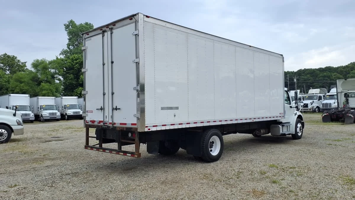 2018 Freightliner M2 106 in West Chester, OH — photo 4