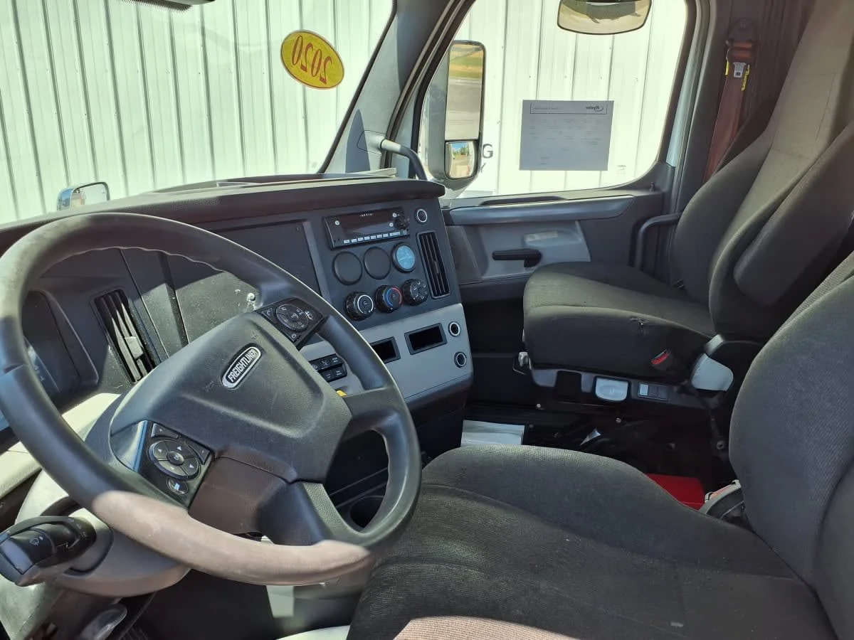 2020 Freightliner Cascadia in Knoxville, TN — photo 7