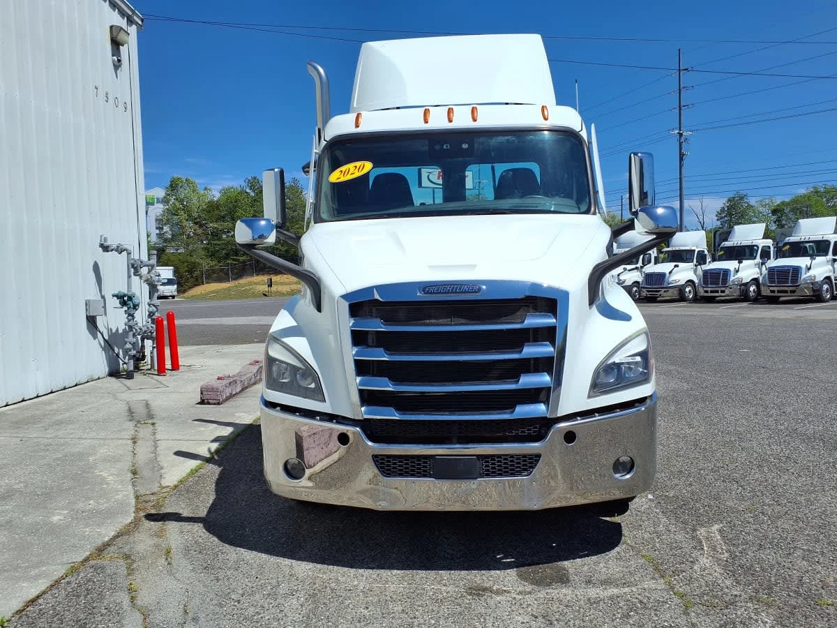 2020 Freightliner Cascadia in Knoxville, TN — photo 2