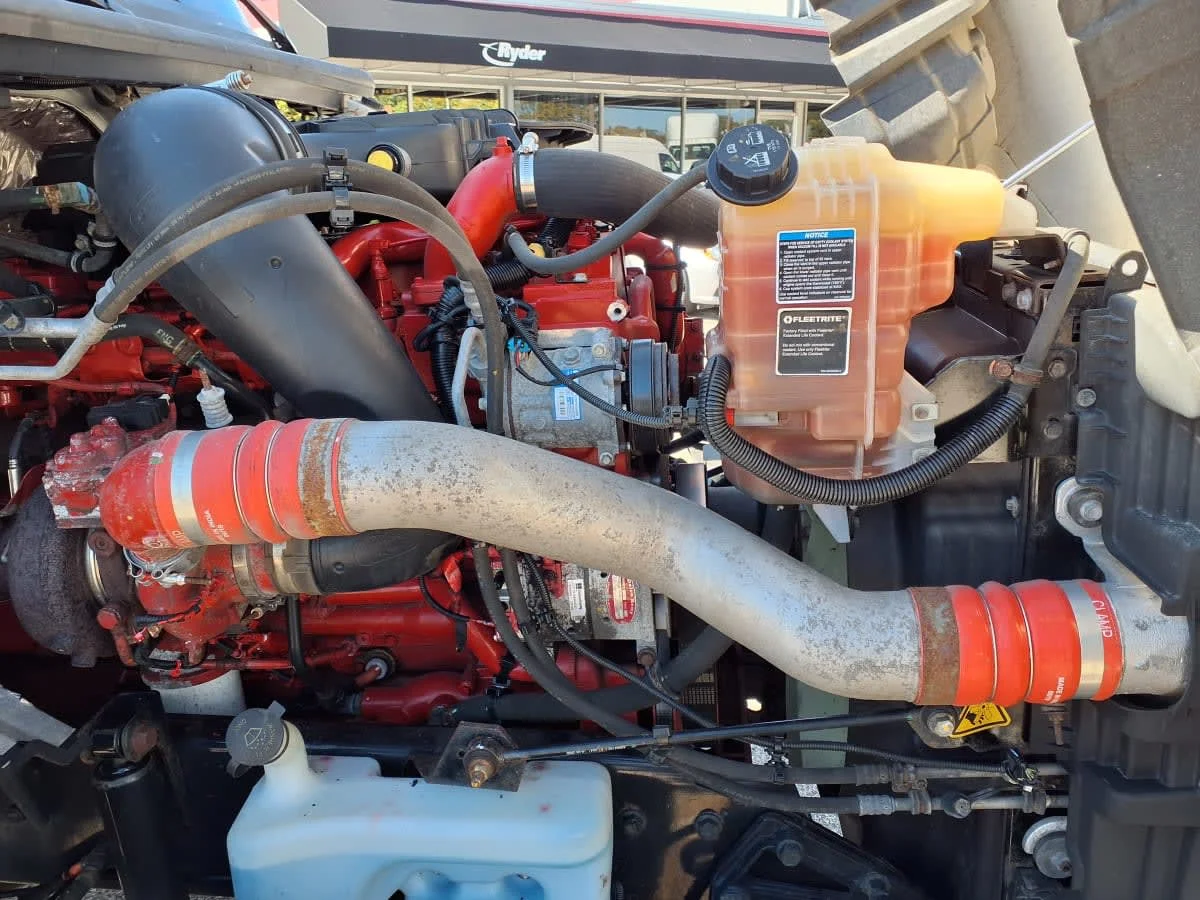 2021 International LT - image 9