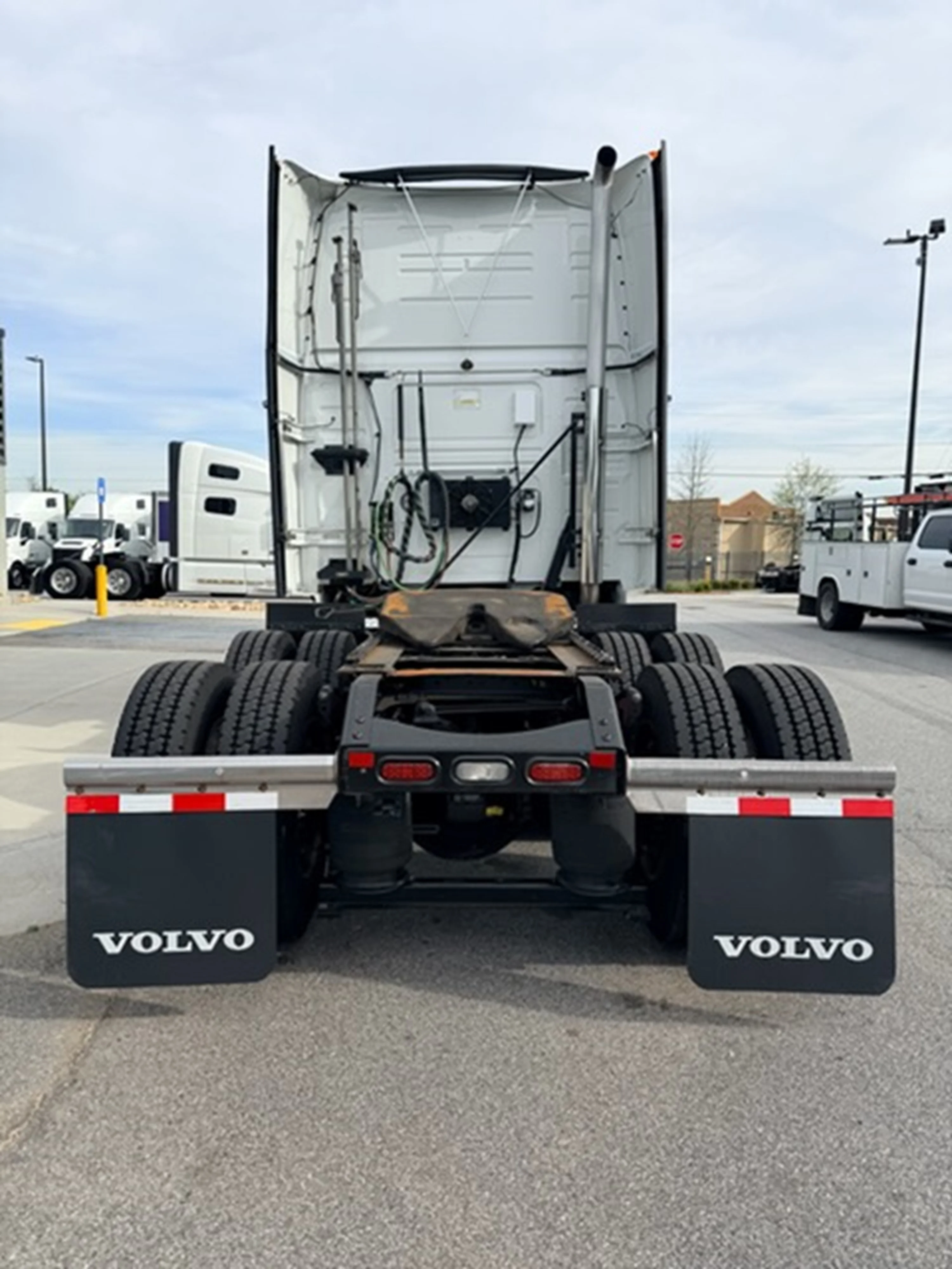 2024 Volvo VNL 860 - image 4