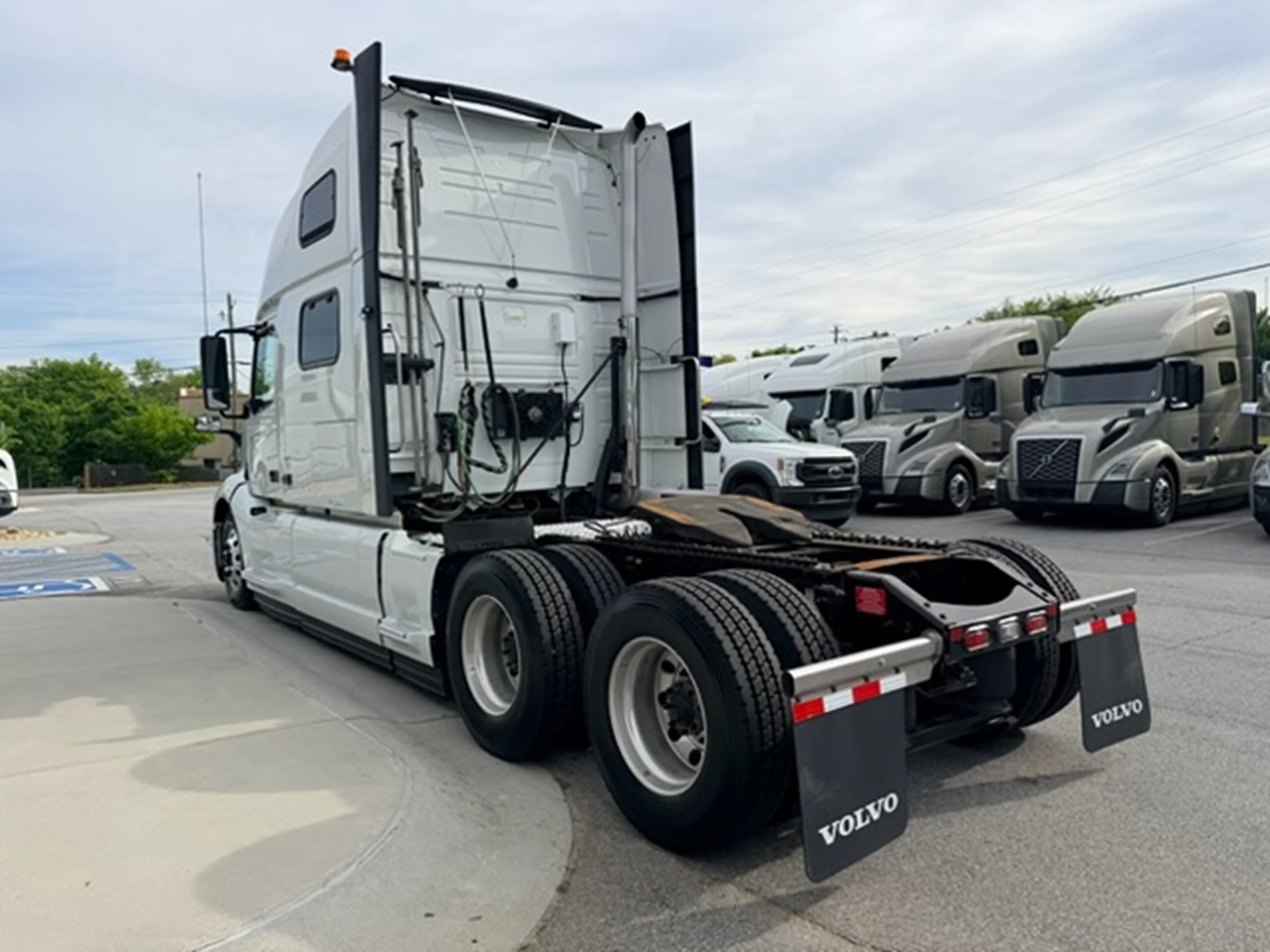 2024 Volvo VNL 860 - image 5