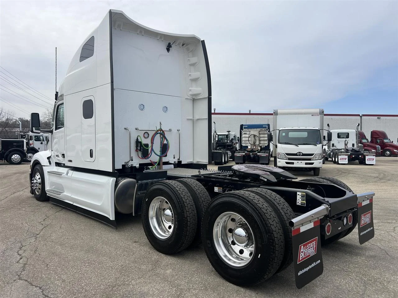 2027 Peterbilt 579 - image 5