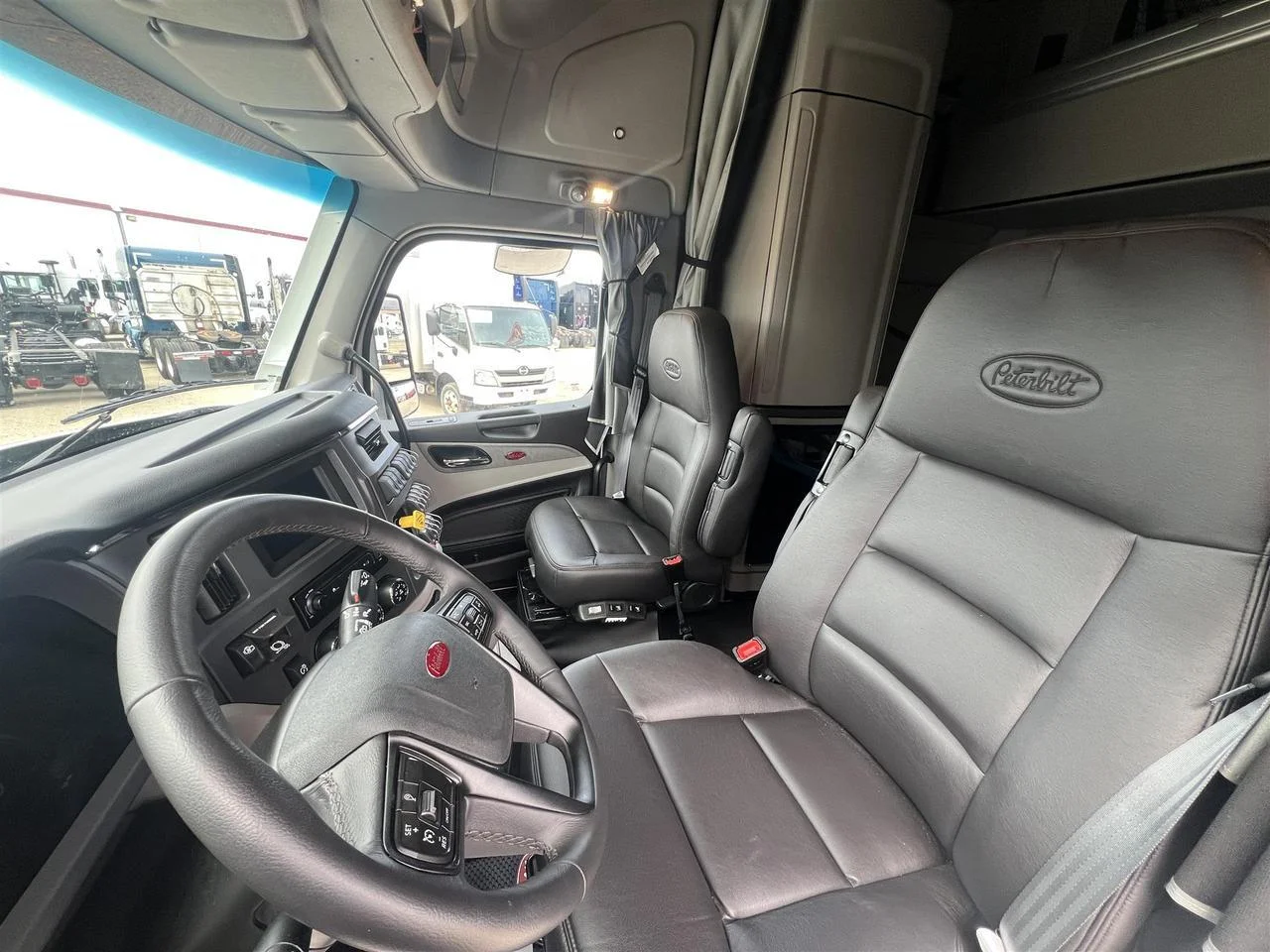 2027 Peterbilt 579 - image 11